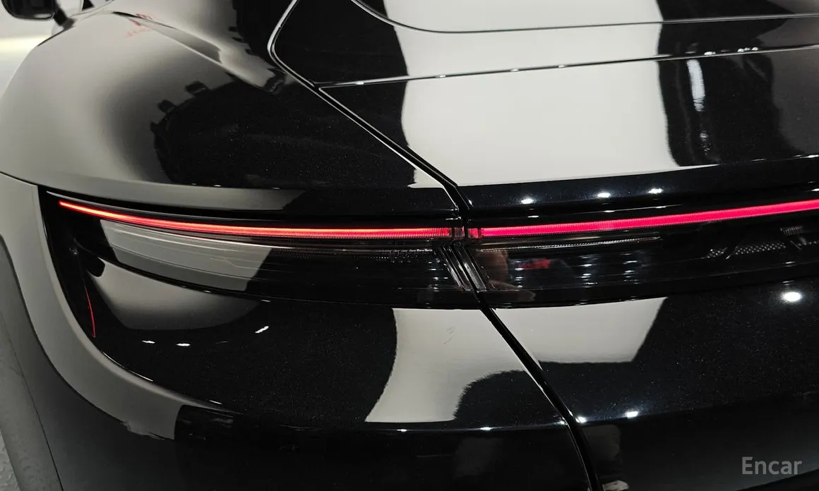 Фото 23 - Porsche Taycan