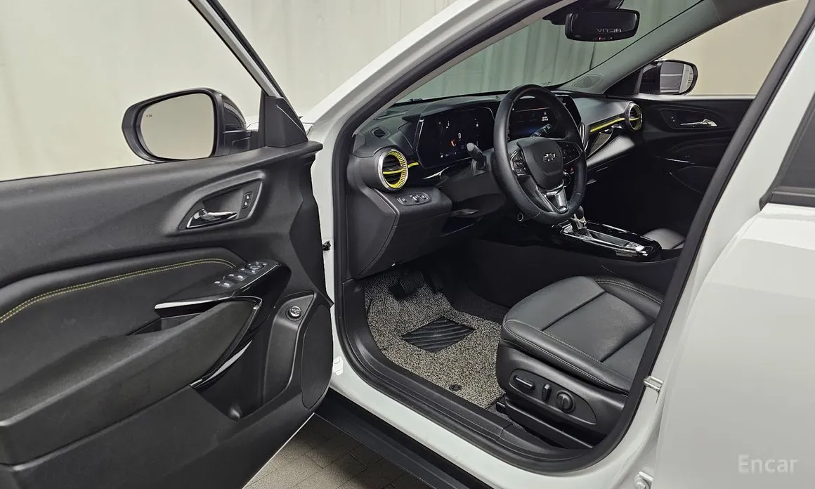 Photo 10 - Chevrolet Trax
