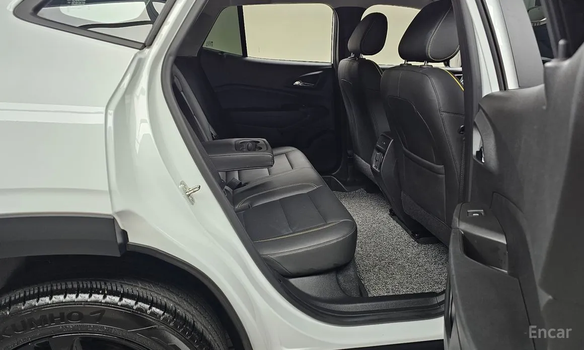 Photo 11 - Chevrolet Trax