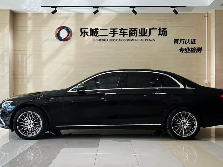 Фото 13 - Mercedes-Benz E-Class