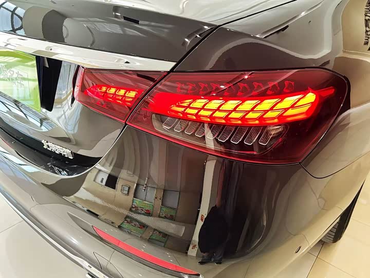 Фото 15 - Mercedes-Benz E-Class