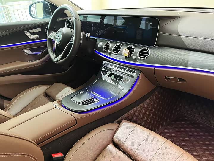 Фото 16 - Mercedes-Benz E-Class