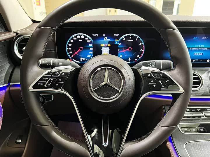 Фото 8 - Mercedes-Benz E-Class