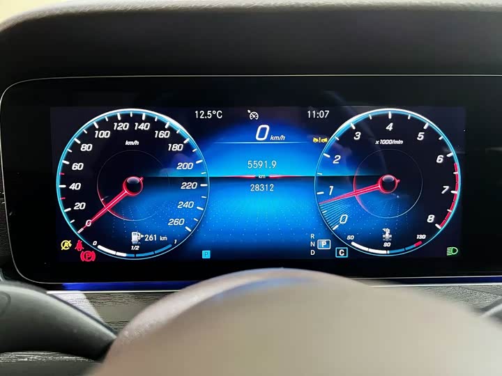 Фото 9 - Mercedes-Benz E-Class