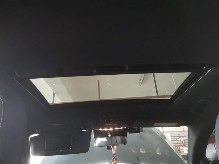 Фото 18 - Mercedes-Benz EQC