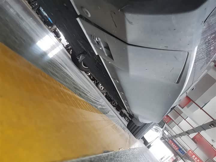 Фото 22 - Mercedes-Benz EQC