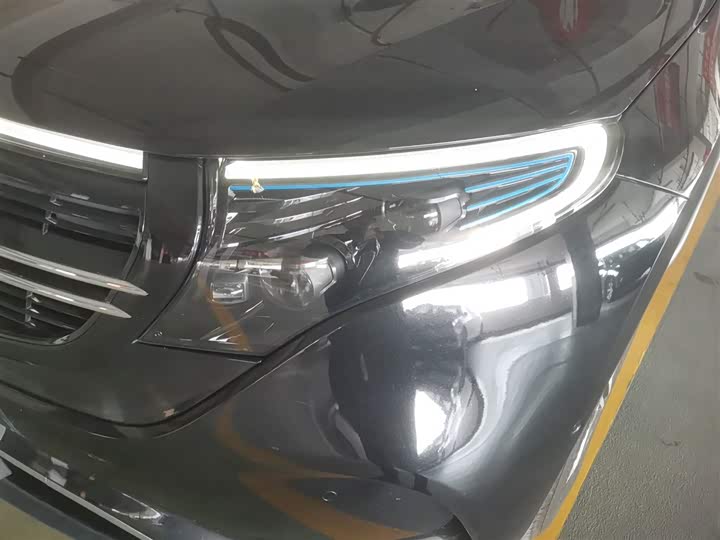 Фото 24 - Mercedes-Benz EQC