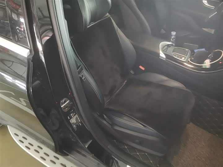 Фото 25 - Mercedes-Benz EQC