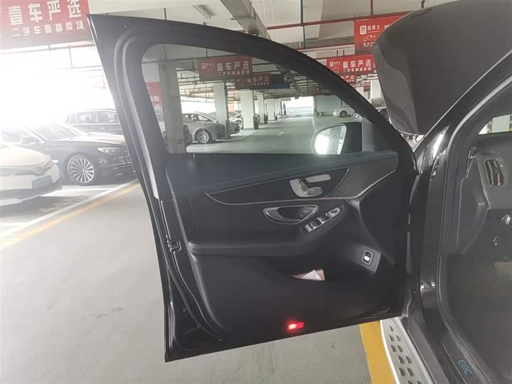 Фото 28 - Mercedes-Benz EQC