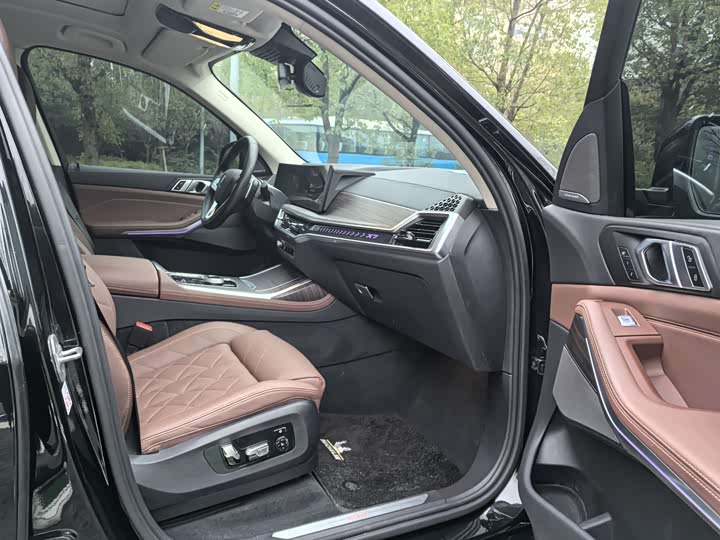 Фото 10 - BMW X7