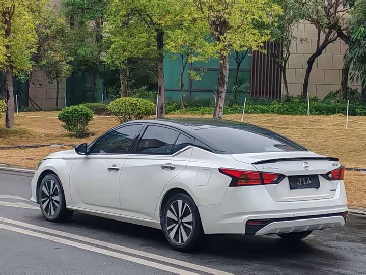 Фото 8 - Nissan Teana