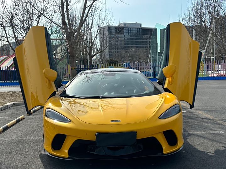 Фото 2 - McLaren GT