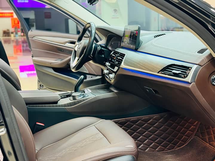 Фото 5 - BMW 5 Series