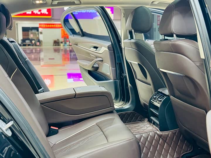 Фото 6 - BMW 5 Series