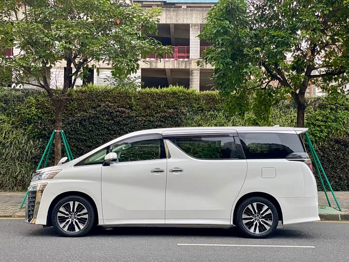 Фото 14 - Toyota Vellfire