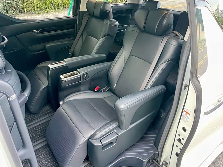 Фото 15 - Toyota Vellfire