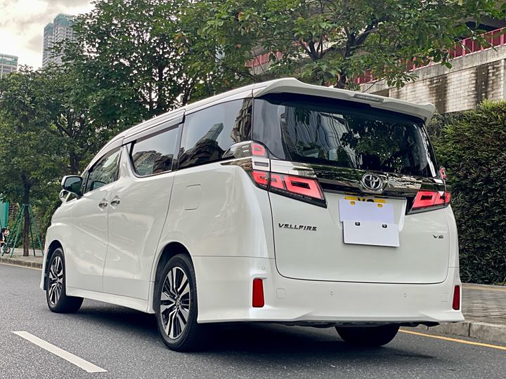 Фото 4 - Toyota Vellfire