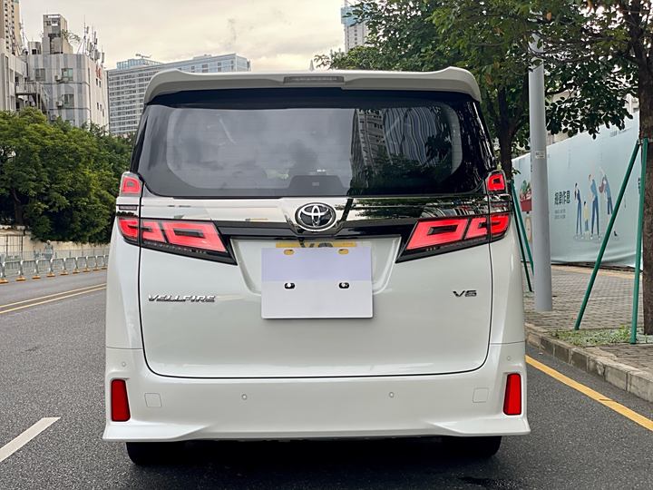 Фото 5 - Toyota Vellfire