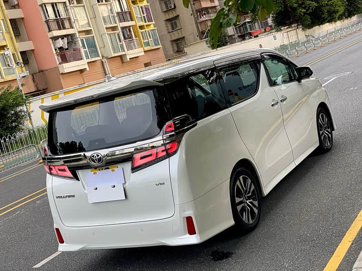 Фото 6 - Toyota Vellfire