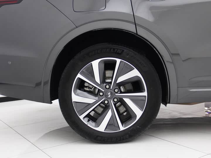 Фото 17 - LiXiang One