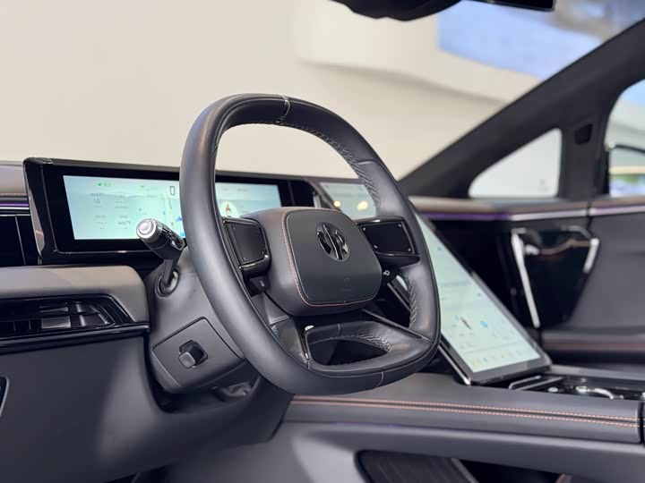 Фото 11 - HiPhi X