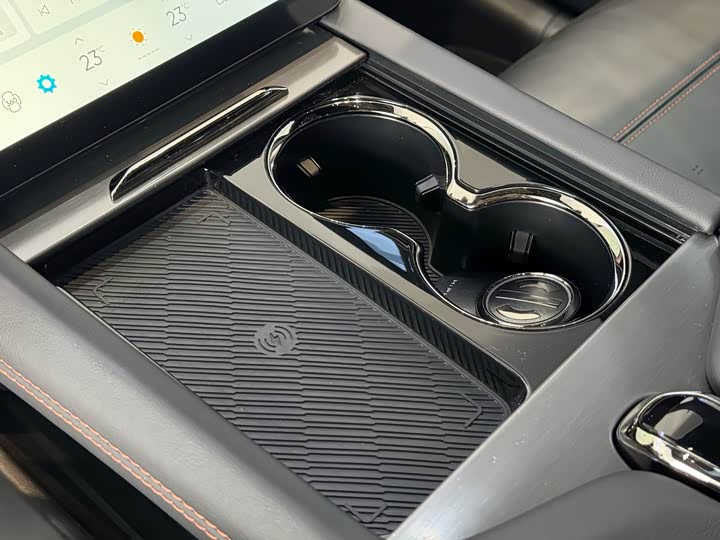 Фото 14 - HiPhi X