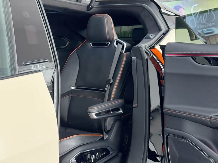 Фото 5 - HiPhi X