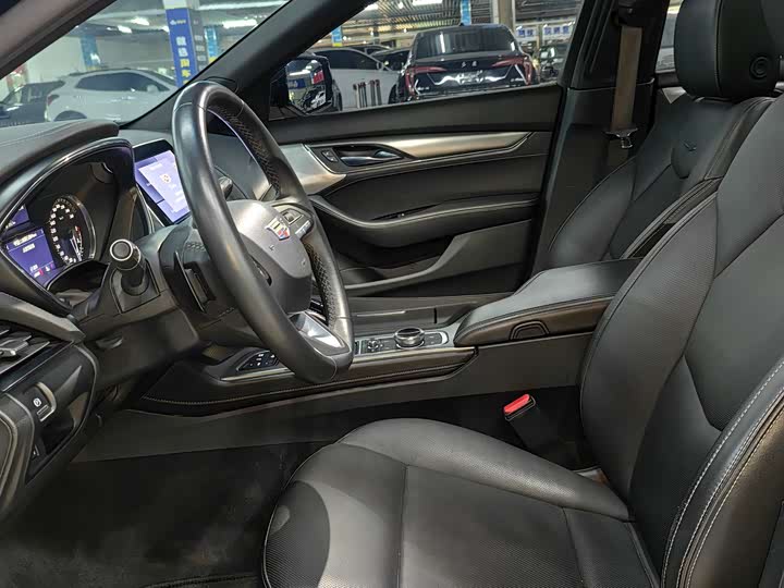 Фото 14 - Cadillac CT5