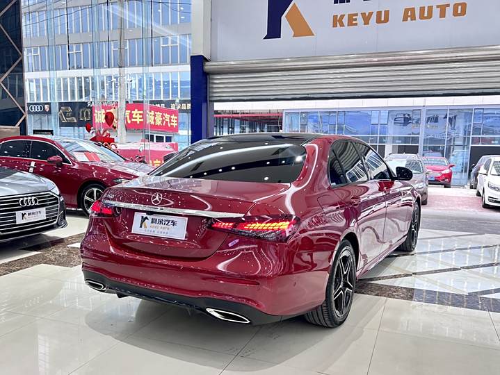 Фото 11 - Mercedes-Benz E-Class