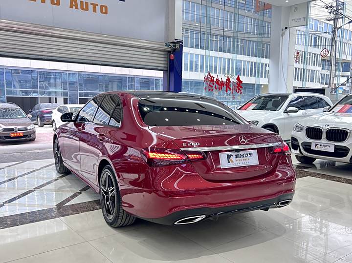 Фото 13 - Mercedes-Benz E-Class