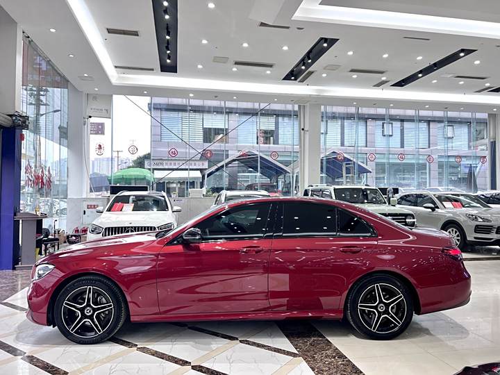 Фото 14 - Mercedes-Benz E-Class