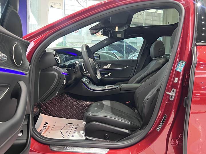 Фото 4 - Mercedes-Benz E-Class