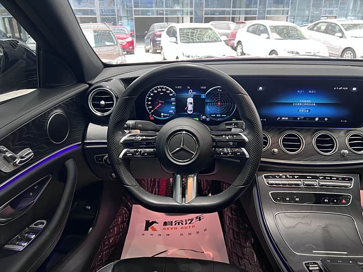 Фото 8 - Mercedes-Benz E-Class