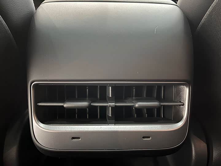 Фото 13 - Tesla Model Y