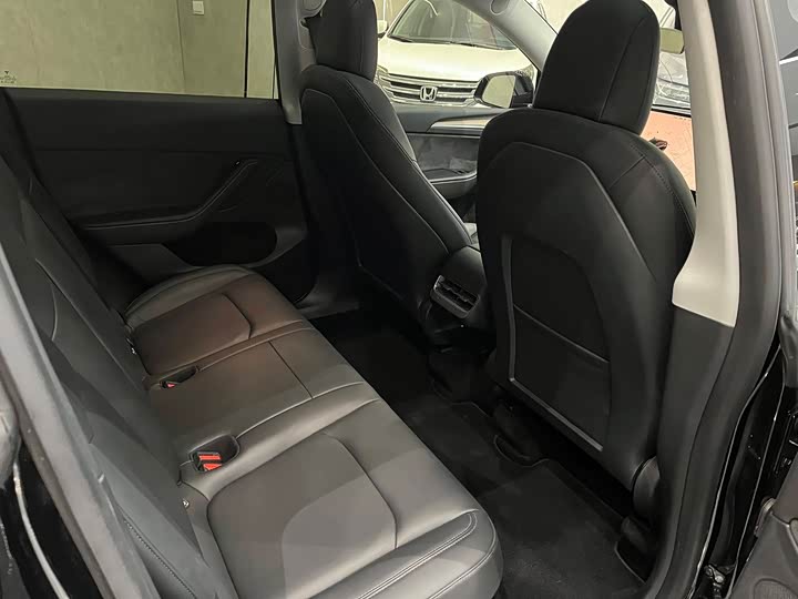 Фото 14 - Tesla Model Y