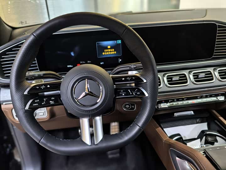 Фото 18 - Mercedes-Benz GLS-Class