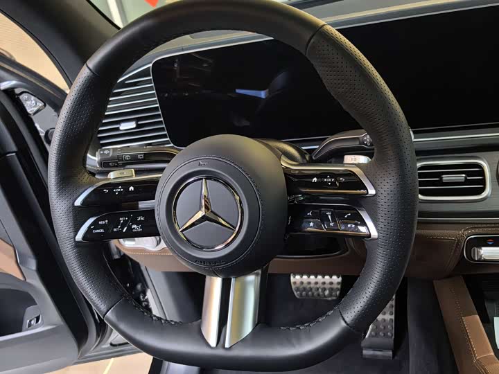 Фото 19 - Mercedes-Benz GLS-Class