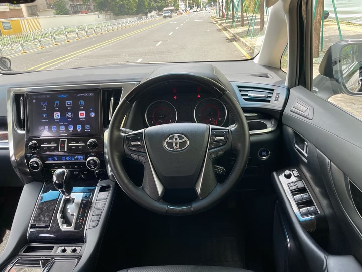 Фото 14 - Toyota Alphard