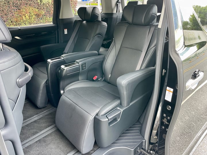 Фото 8 - Toyota Alphard