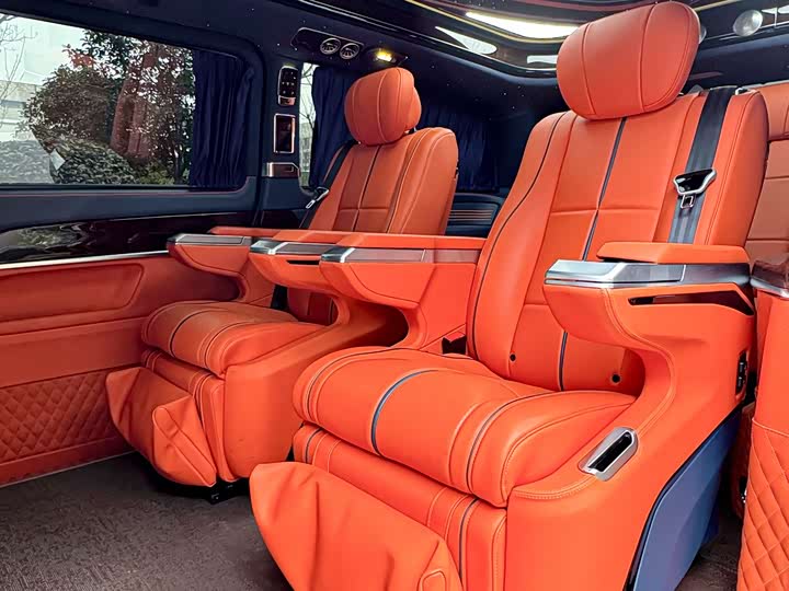 Фото 10 - Mercedes-Benz V-Class