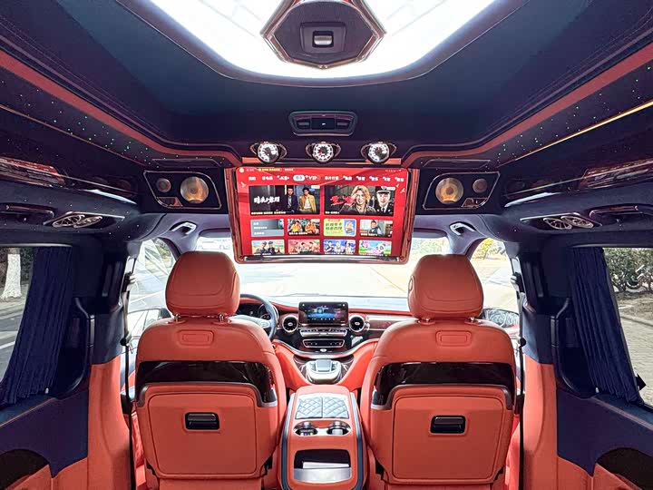 Фото 13 - Mercedes-Benz V-Class