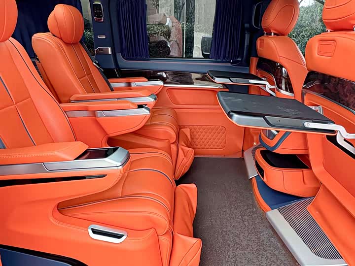 Фото 18 - Mercedes-Benz V-Class