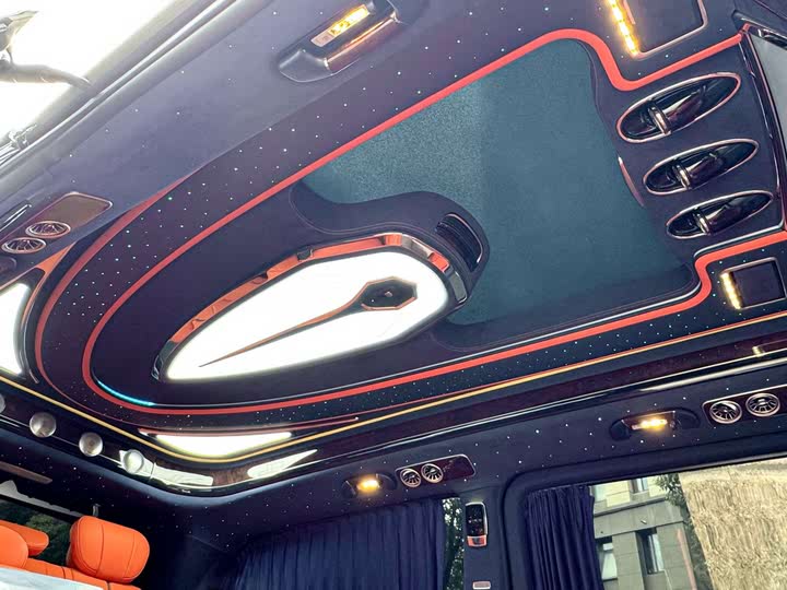 Фото 25 - Mercedes-Benz V-Class