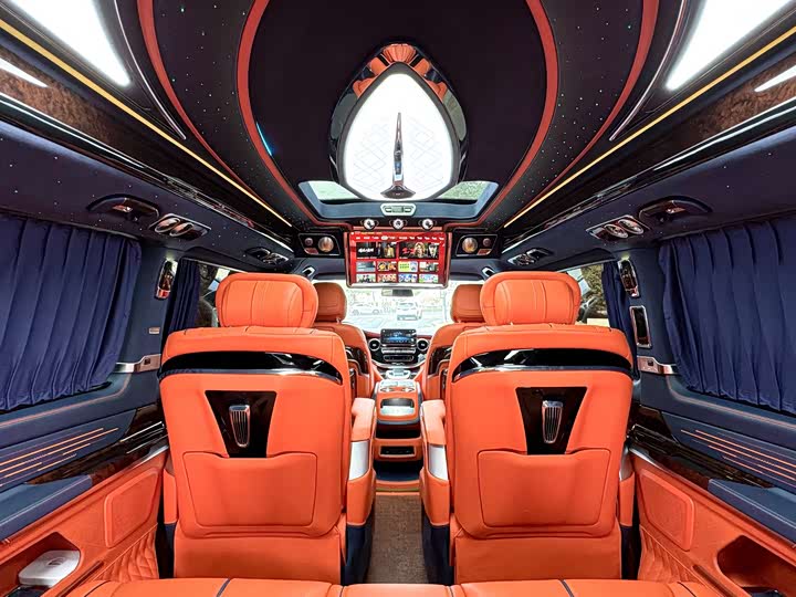 Фото 28 - Mercedes-Benz V-Class