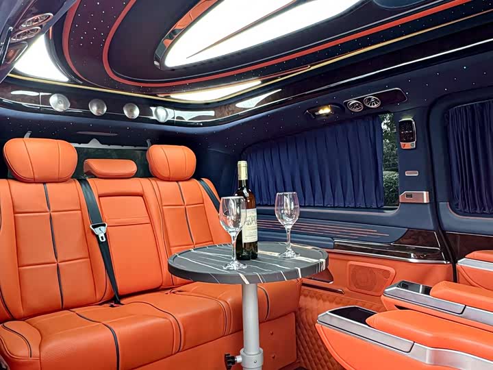 Фото 39 - Mercedes-Benz V-Class