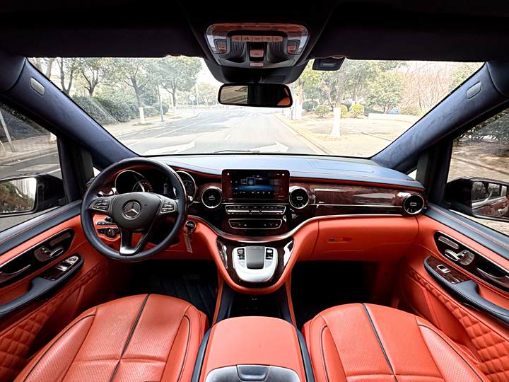 Фото 7 - Mercedes-Benz V-Class