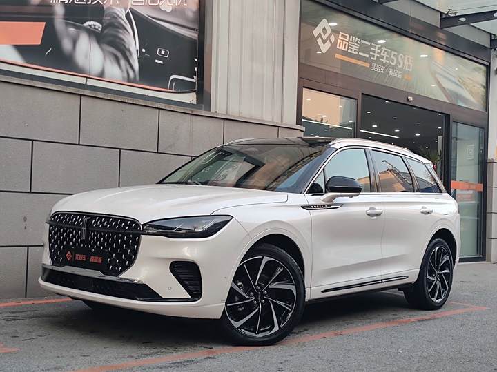 Фото 1 - Lincoln Corsair