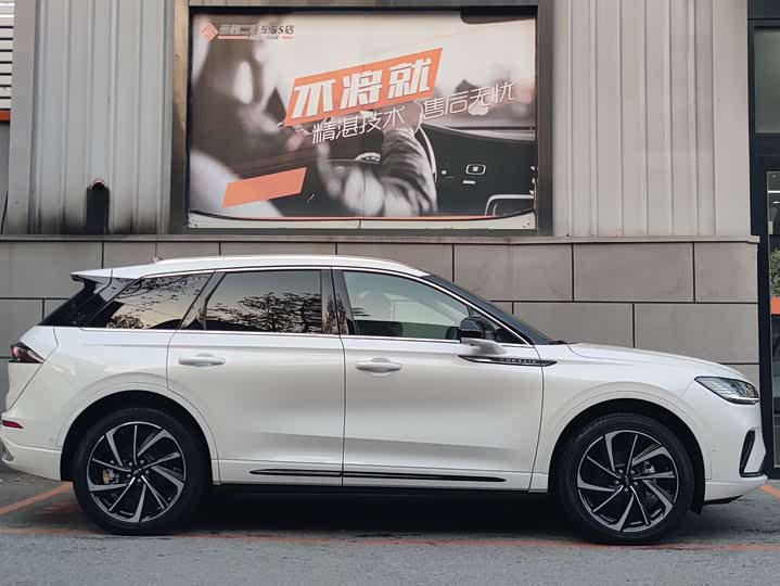 Фото 10 - Lincoln Corsair