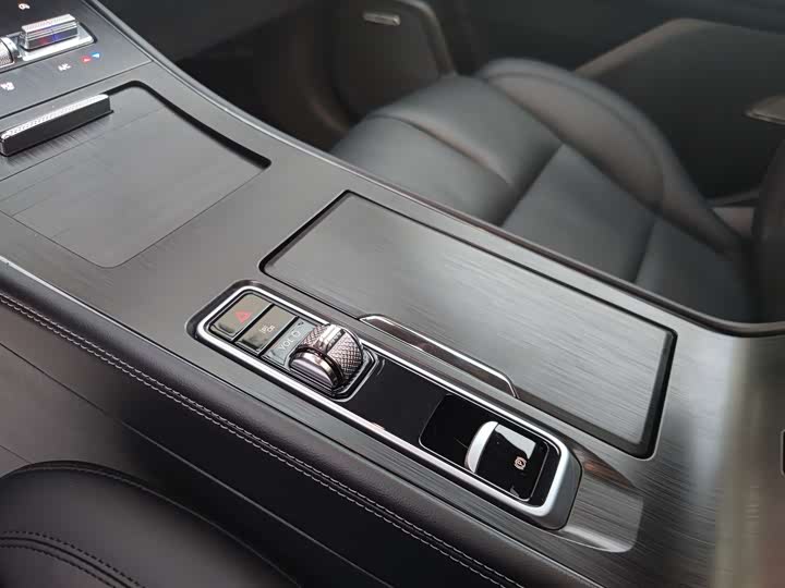 Фото 12 - Lincoln Corsair