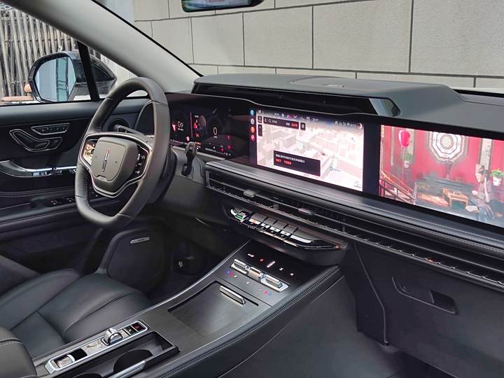 Фото 15 - Lincoln Corsair